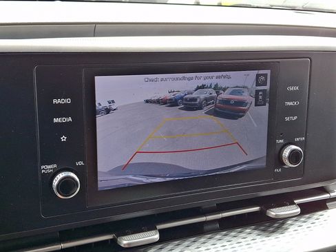 Used 2022 Kia Carnival LX FWD image 16