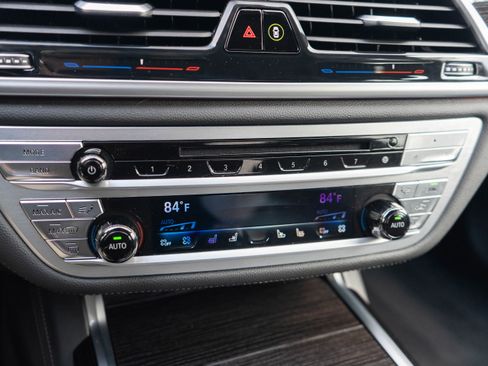 Used 2018 BMW 750i image 23