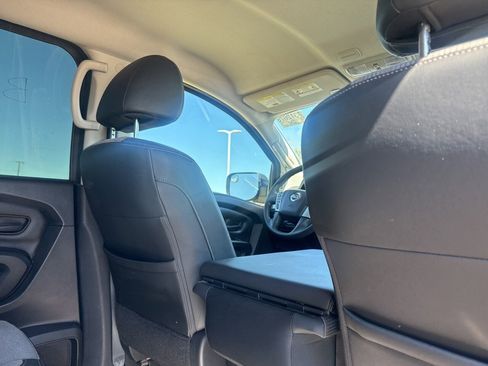 Used 2019 Nissan Titan S image 32