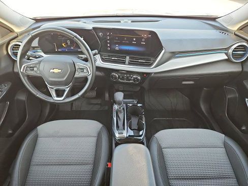 Certified 2024 Chevrolet Trax LT w/ Sunroof Package FWD image 20