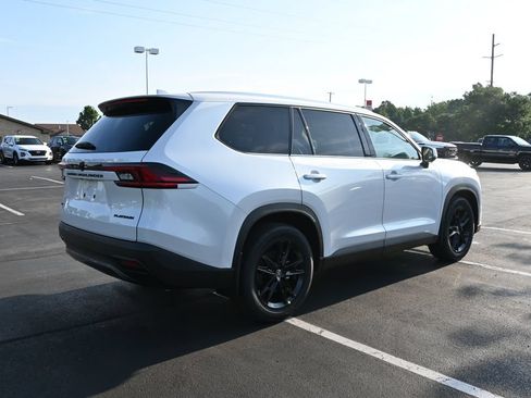 New 2026 Toyota Grand Highlander AWD image 9