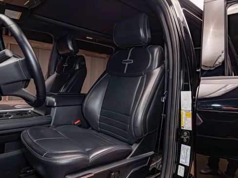 Used 2025 Ford F450 Platinum w/ FX4 Off-Road Package image 23