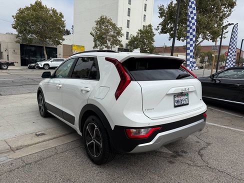 Used 2024 Kia Niro EX FWD image 12