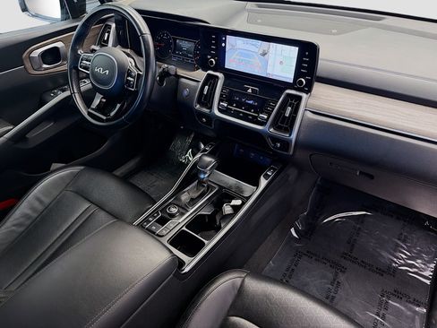 Used 2023 Kia Sorento EX w/ Panoramic Sunroof Package FWD image 12