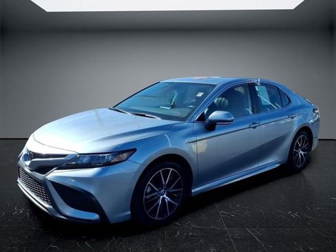 Used 2024 Toyota Camry SE w/ Convenience Package FWD image 6