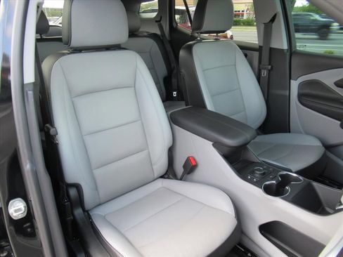 Used 2023 GMC Terrain SLT w/ Infotainment Package II FWD image 9
