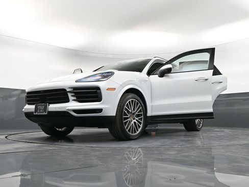 Certified 2023 Porsche Cayenne S Platinum image 39
