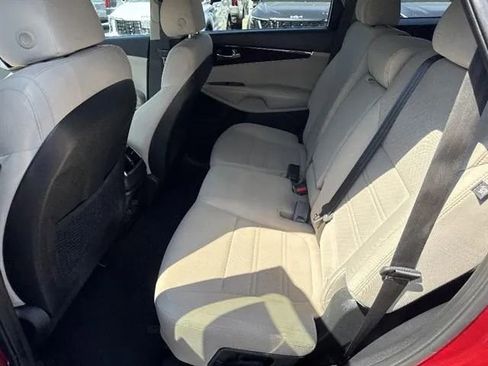 Used 2018 Kia Sorento AWD image 14