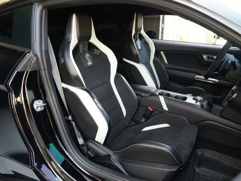 Used 2021 Ford Mustang Shelby GT500 w/ Carbon Fiber Track Pack RWD image 13