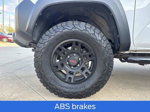 Used 2020 Toyota Tacoma TRD Off-Road image 5
