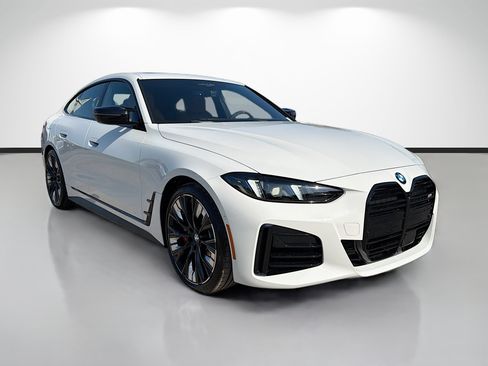 New 2026 BMW M440i w/ Premium Package RWD image 1