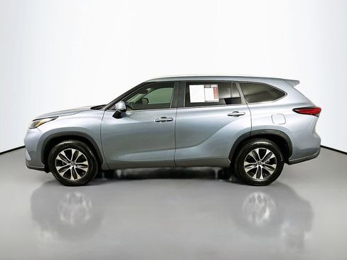 Used 2023 Toyota Highlander XLE image 5