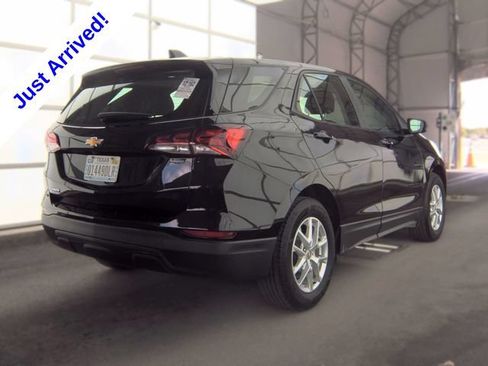 Used 2023 Chevrolet Equinox LS w/ LPO, Floor Liner Package FWD image 3