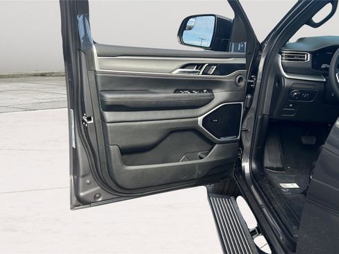 New 2026 Jeep Grand Wagoneer Limited AWD/4WD image 17