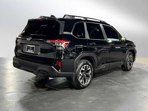 Used 2025 Subaru Forester Premium image 3