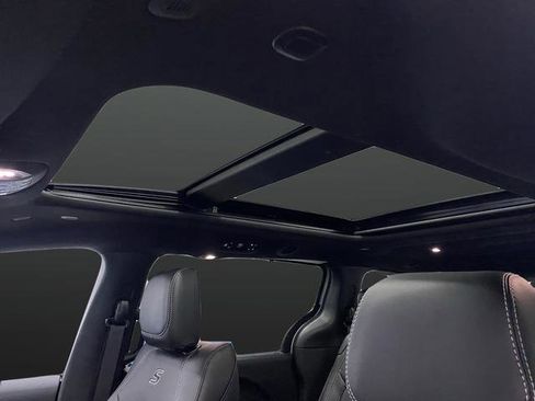 New 2026 Chrysler Pacifica Select w/ S Appearance Package image 7