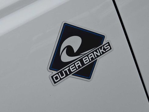 Used 2025 Ford Bronco Outer Banks image 10