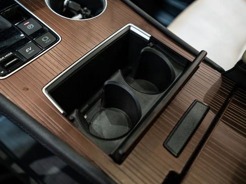 Used 2024 Toyota Sienna XLE image 32