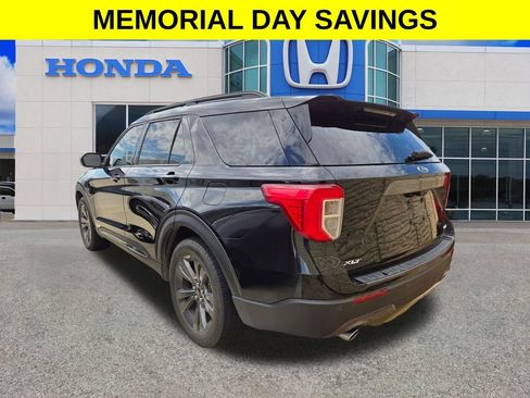 Used 2021 Ford Explorer XLT w/ Equipment Group 202A AWD/4WD image 2