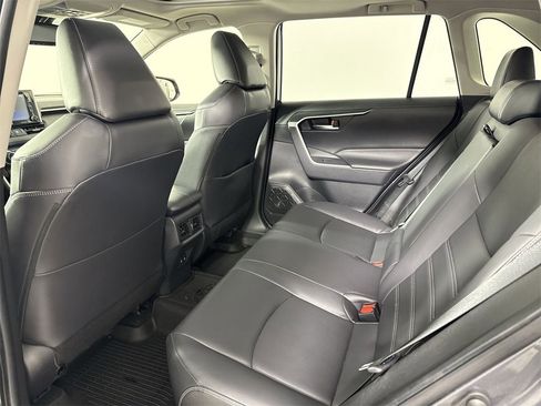 Used 2020 Toyota RAV4 XLE Premium image 25