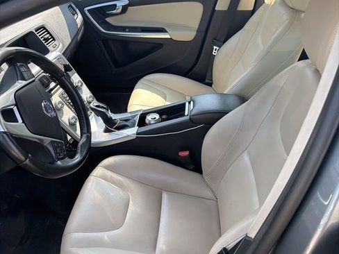Used 2018 Volvo S60 T5 Inscription FWD image 3