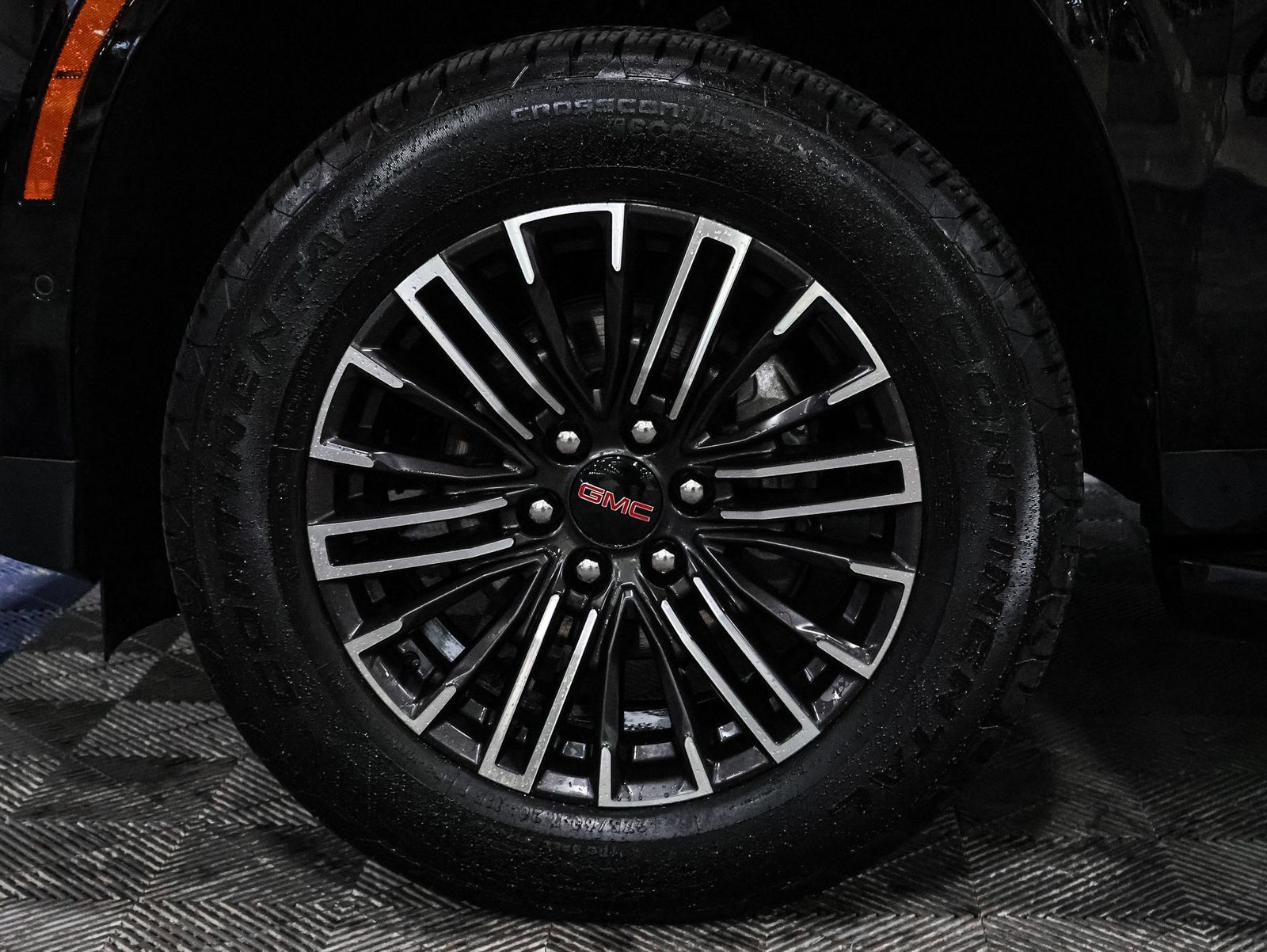Used 2025 GMC Yukon Elevation AWD/4WD image 20