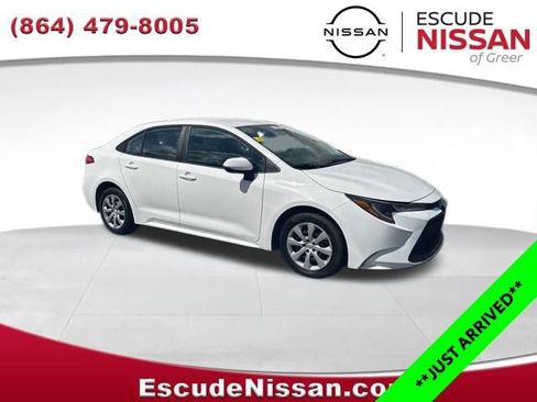Used 2022 Toyota Corolla LE image 1