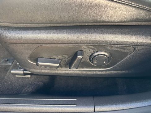 Used 2025 Hyundai Elantra Limited image 34