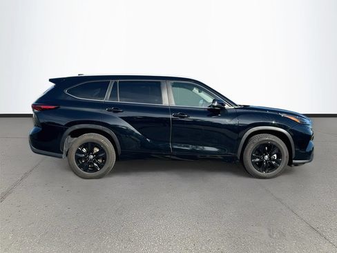 Used 2024 Toyota Highlander XLE FWD image 8