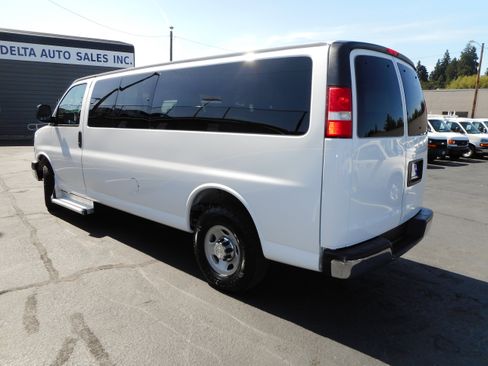 Used 2016 Chevrolet Express 3500 LT w/ LT Preferred Equipment Group image 9