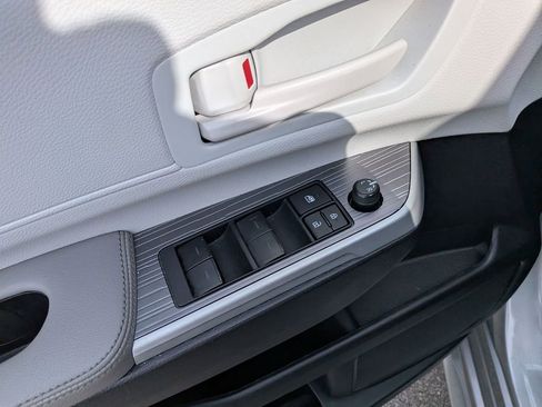 Used 2025 Toyota Sienna LE image 13