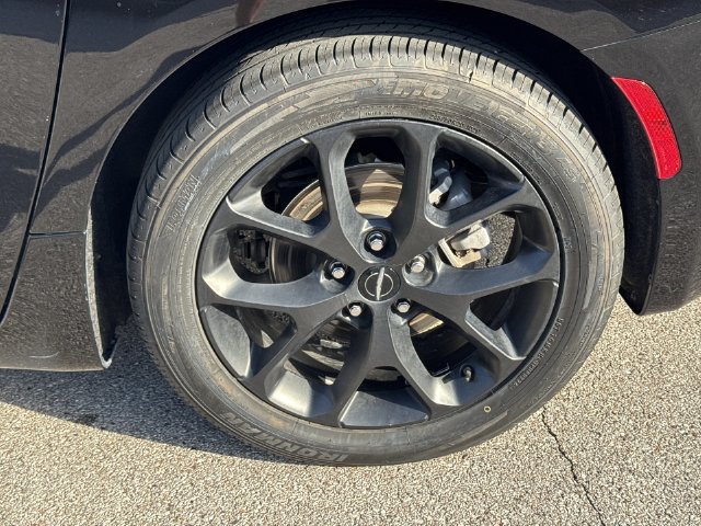 Used 2025 Chrysler Pacifica Limited FWD image 33