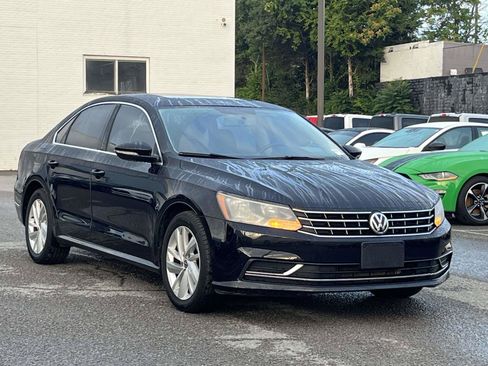 Used 2018 Volkswagen Passat 2.0T SE FWD image 1