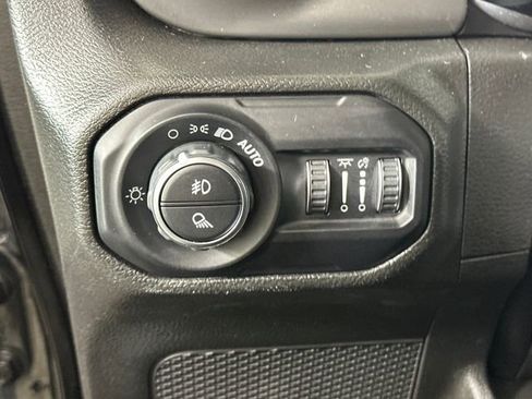 Used 2022 Jeep Gladiator Sport image 19