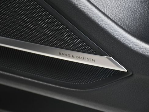 Used 2023 Audi S8 image 24