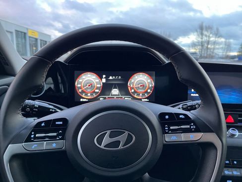 Used 2025 Hyundai Elantra SEL image 28