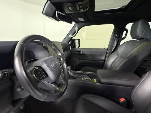 Used 2024 Lexus GX 550 AWD/4WD image 17