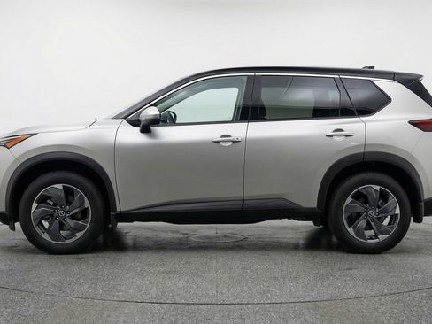 Used 2025 Nissan Rogue SV image 5