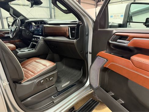 Used 2024 GMC Sierra 3500 Denali Ultimate image 36