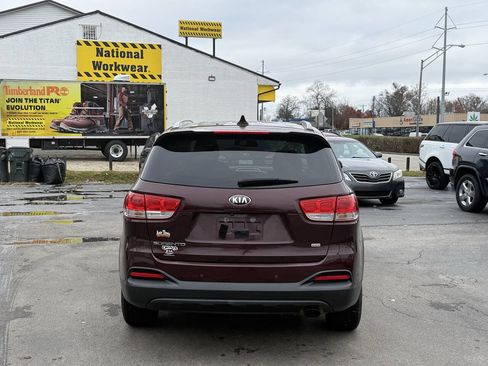Used 2016 Kia Sorento LX w/ LX Convenience Package image 4