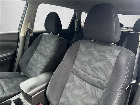 Used 2016 Nissan Rogue S image 16