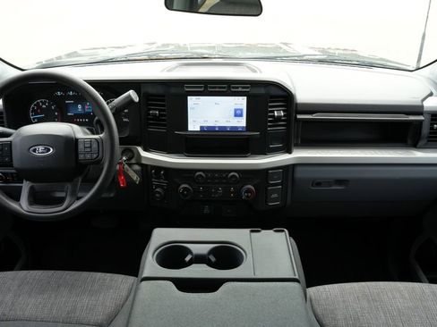 Used 2024 Ford F250 XLT AWD/4WD image 5