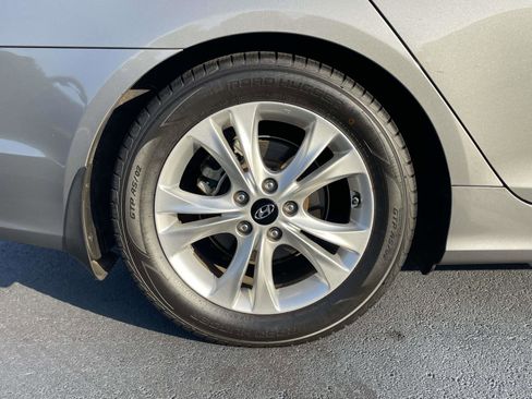 Used 2013 Hyundai Sonata Limited w/ Premium Pkg FWD image 9