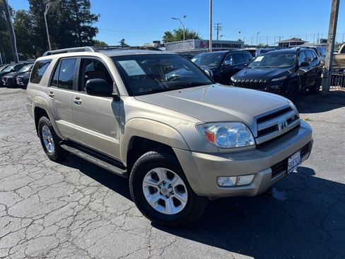 Used 2004 Toyota 4Runner SR5 RWD image 2