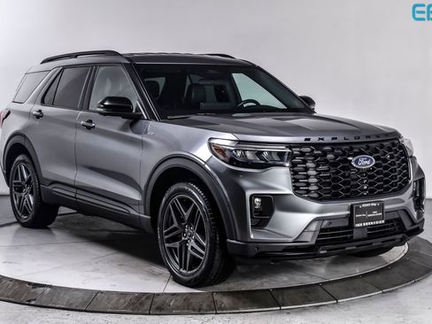 Used 2025 Ford Explorer ST-Line w/ ST-Line Street Pack AWD/4WD image 1
