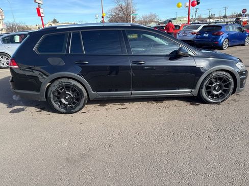 Used 2019 Volkswagen Golf Alltrack S image 8