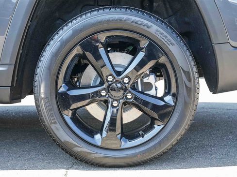 New 2025 Jeep Grand Cherokee L Limited w/ Luxury Tech Group II image 10