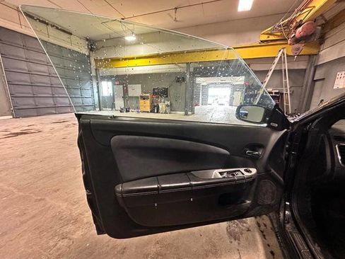 Used 2011 Chrysler 200 S FWD image 22