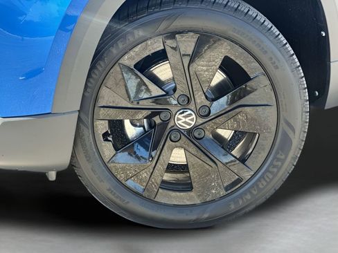 New 2026 Volkswagen Taos SE image 10