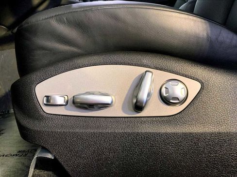 Certified 2025 Porsche Macan image 39